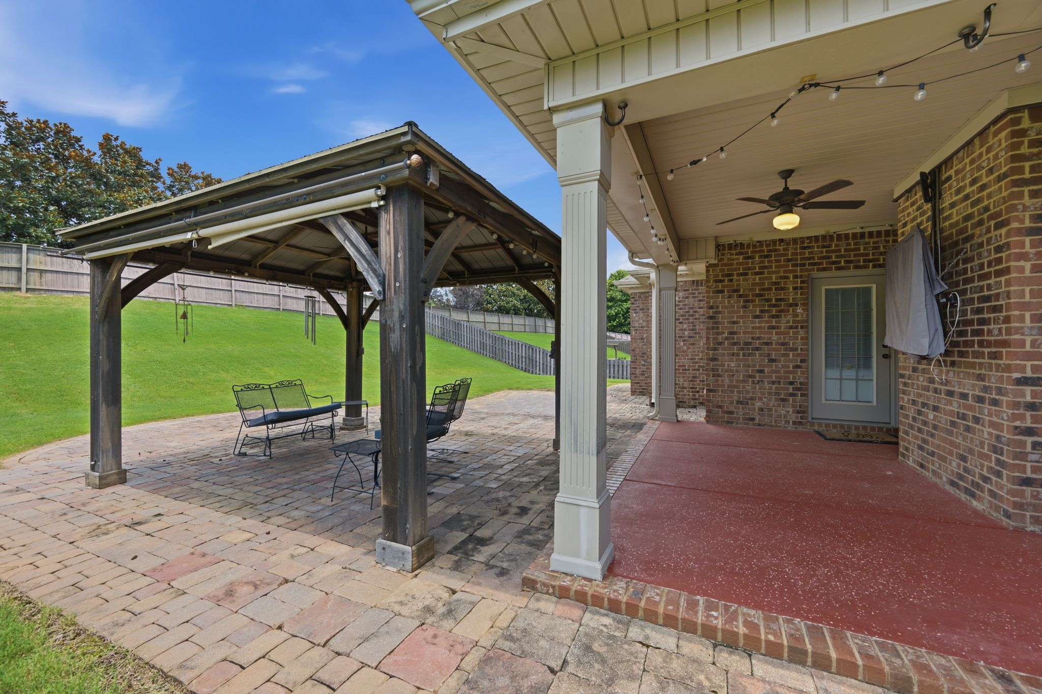  214 Legendwood Drive  NW - 物件實景