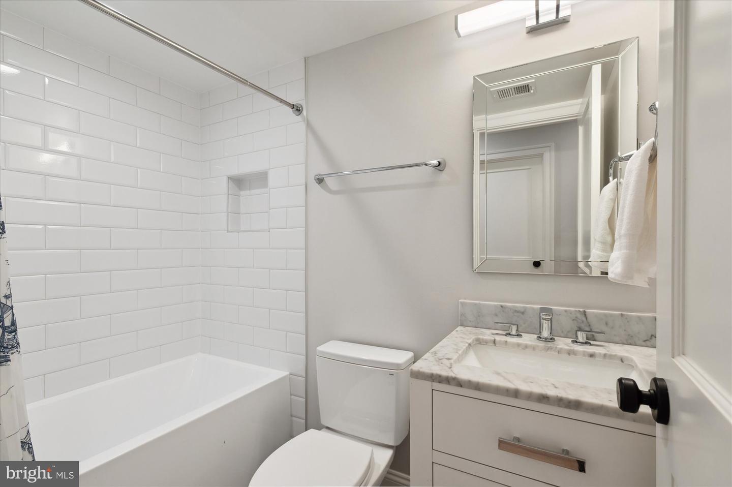Washington, District of Columbia, 20008, United States, 2 Bedrooms Bedrooms, ,2 BathroomsBathrooms,Residential,For Sale,1776834
