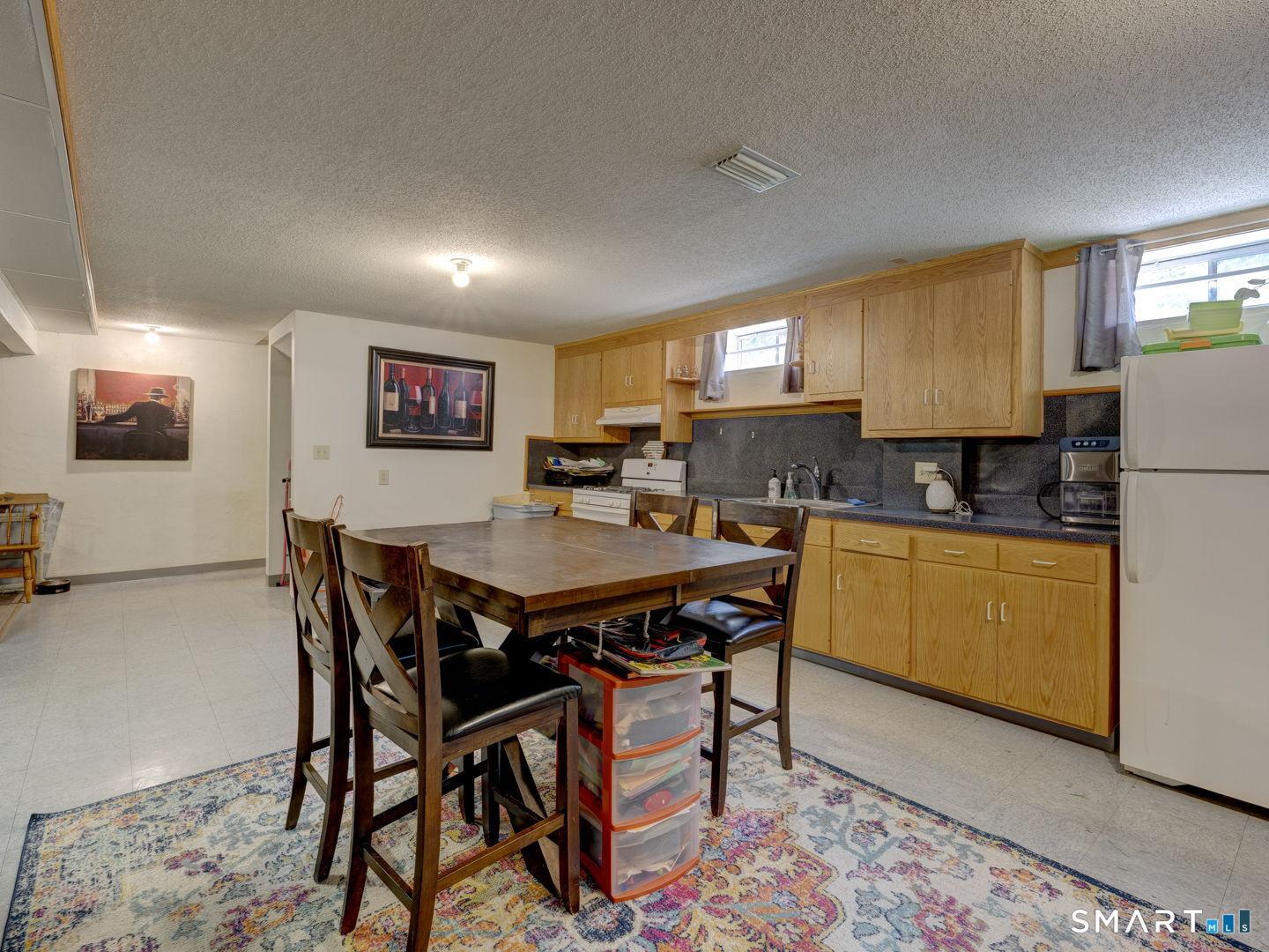 Wethersfield, Connecticut, 06109, United States, 3 Bedrooms Bedrooms, ,4 BathroomsBathrooms,Residential,For Sale,2048104