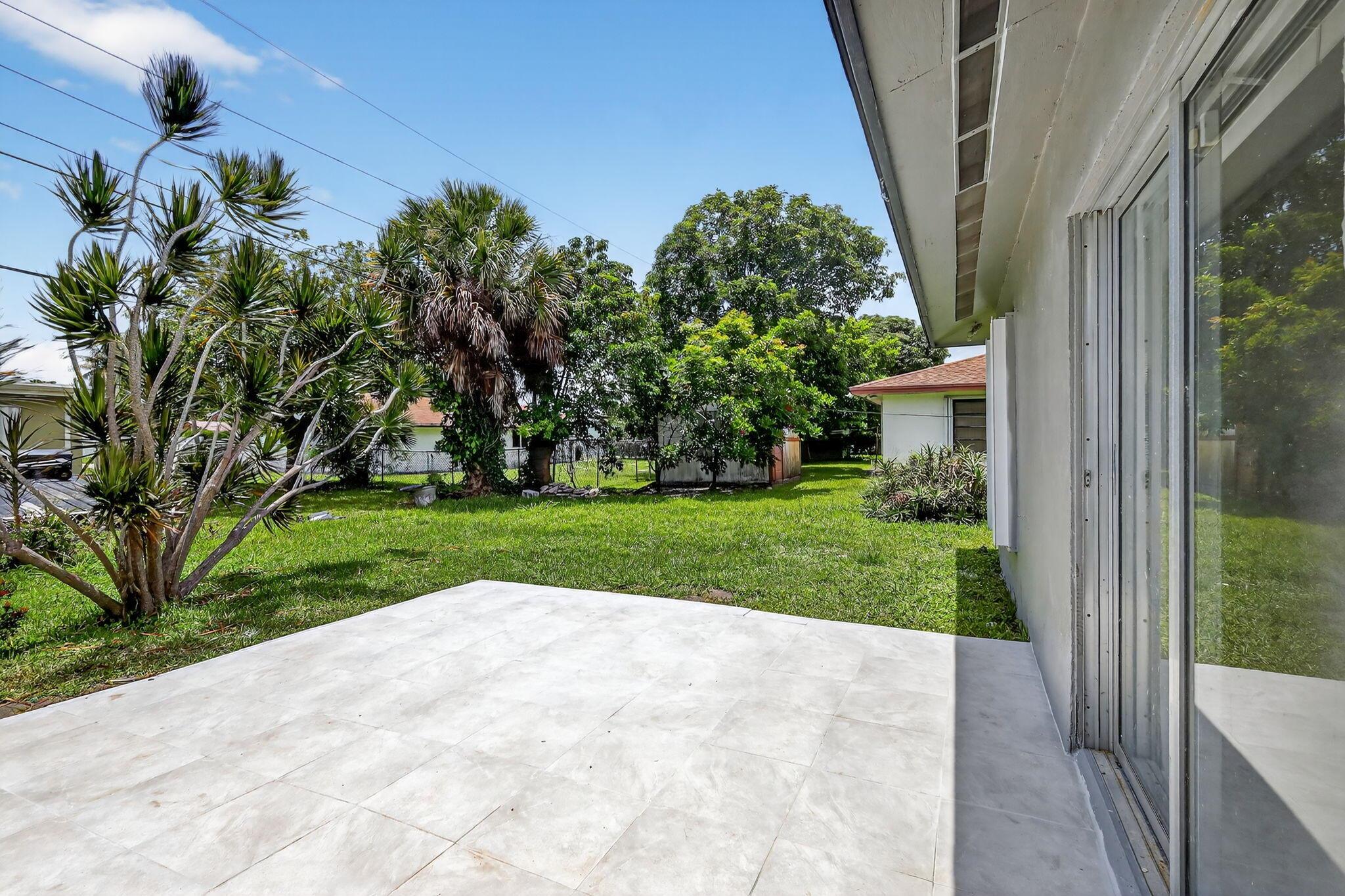 West Palm Beach, Florida, 33401, United States, 4 Bedrooms Bedrooms, ,2 BathroomsBathrooms,Residential,For Sale,1975982