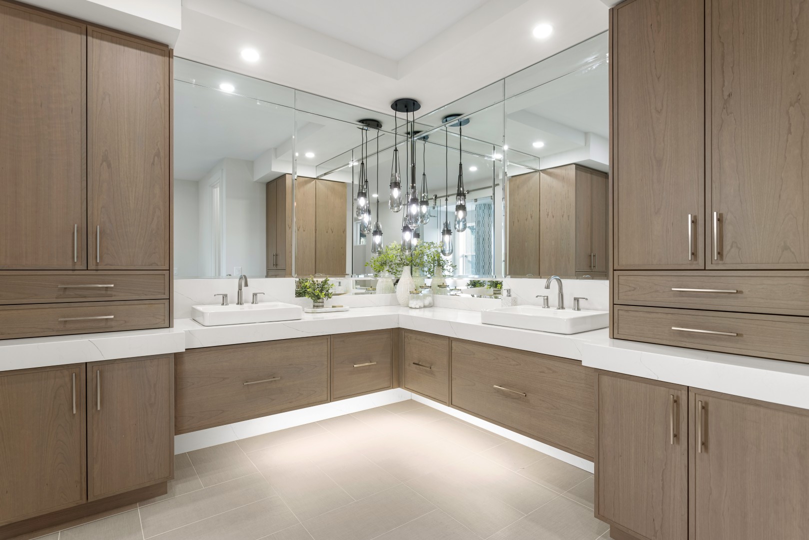 Tampa, Florida, 33629, United States, 5 Bedrooms Bedrooms, ,7 BathroomsBathrooms,Residential,For Sale,1993853