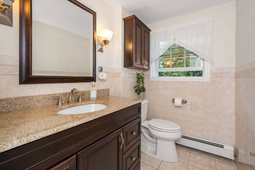 Holden, Massachusetts, 01520, United States, 4 Bedrooms Bedrooms, ,3 BathroomsBathrooms,Residential,For Sale,2003512