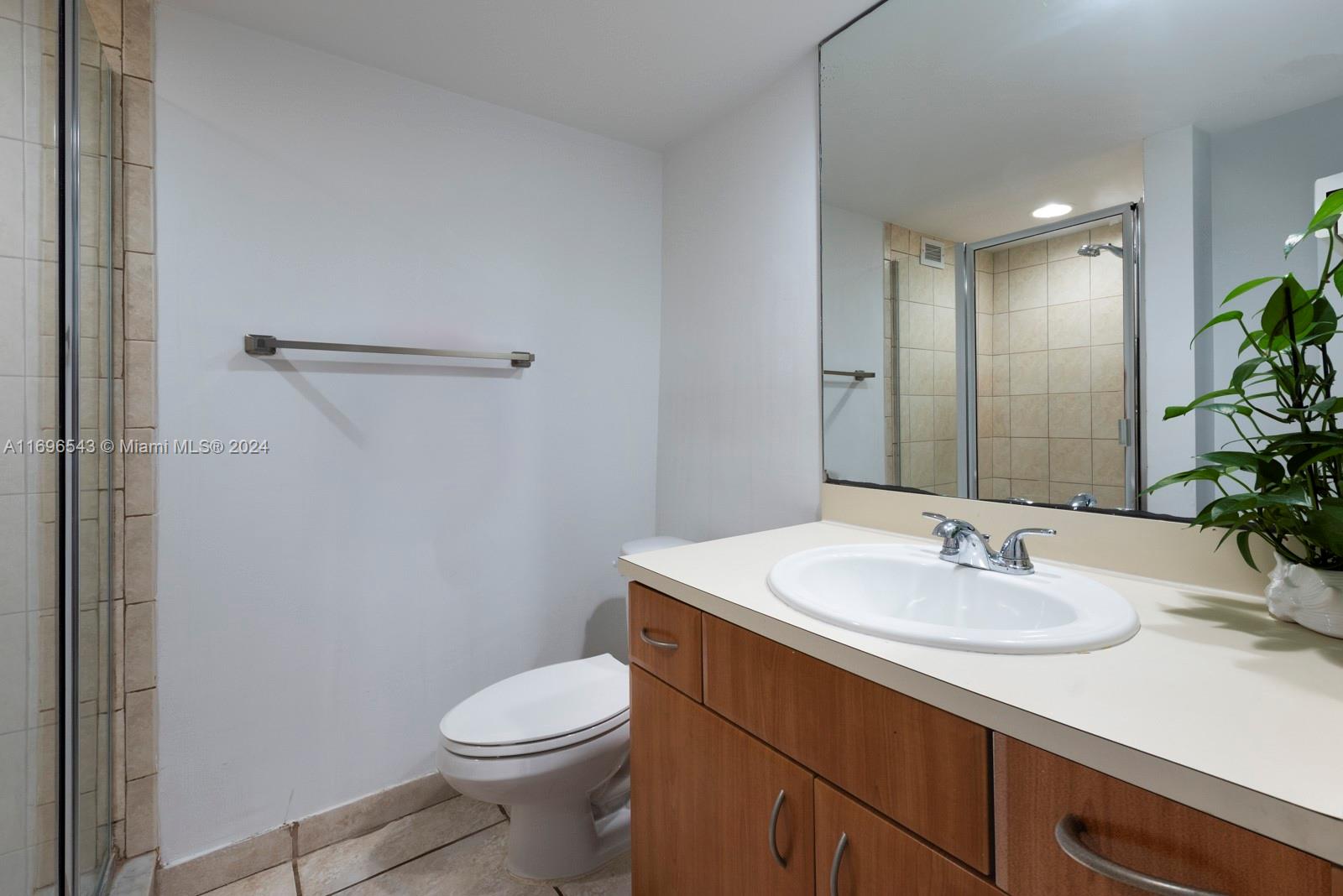 Miami Beach, Florida, 33140, United States, 2 Bedrooms Bedrooms, ,2 BathroomsBathrooms,Residential,For Sale,1712479