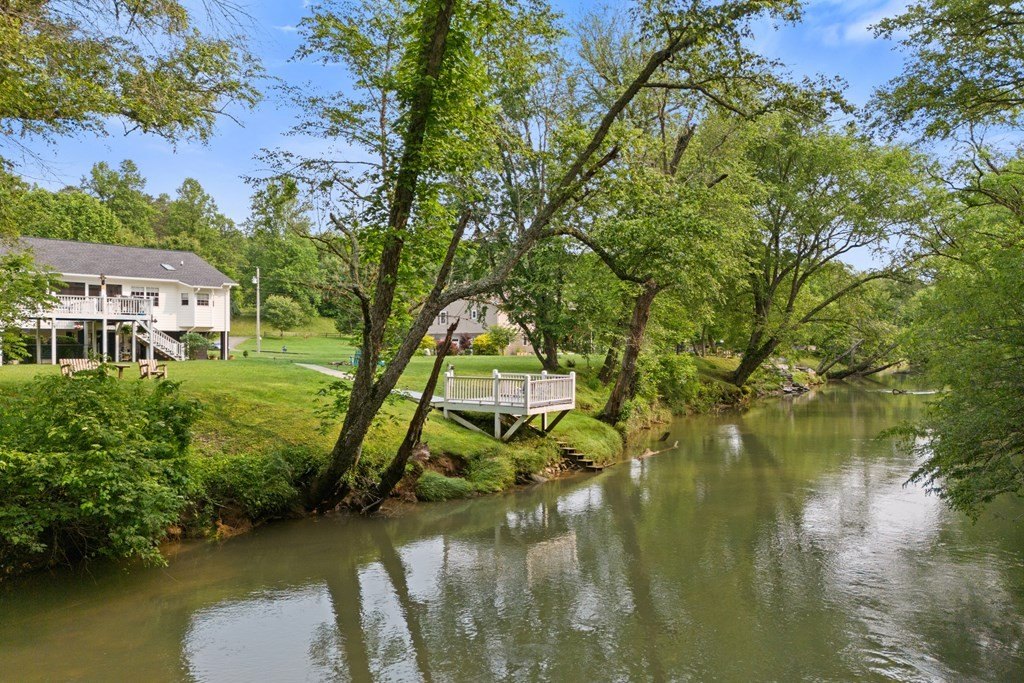 Murphy, North Carolina, 28906, United States, 2 Bedrooms Bedrooms, ,2 BathroomsBathrooms,Residential,For Sale,1923823
