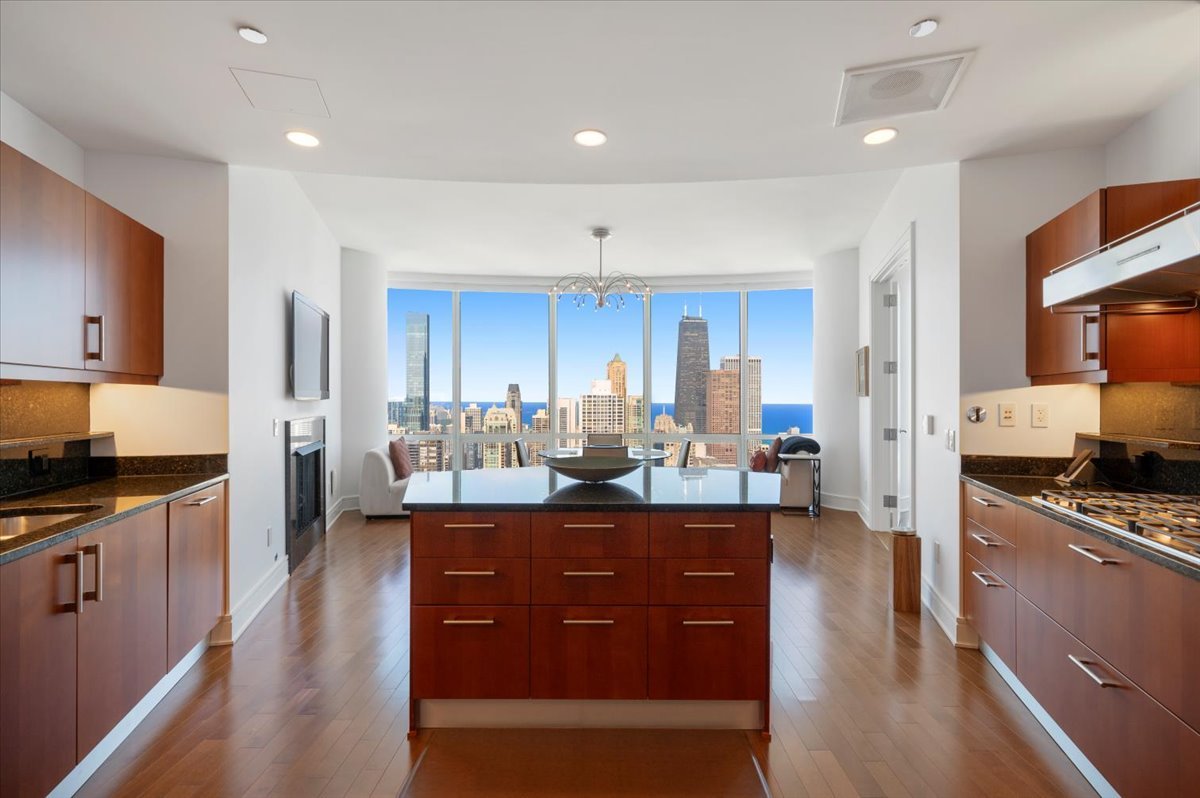 Chicago, Illinois, 60611, United States, 3 Bedrooms Bedrooms, ,5 BathroomsBathrooms,Residential,For Sale,1963980