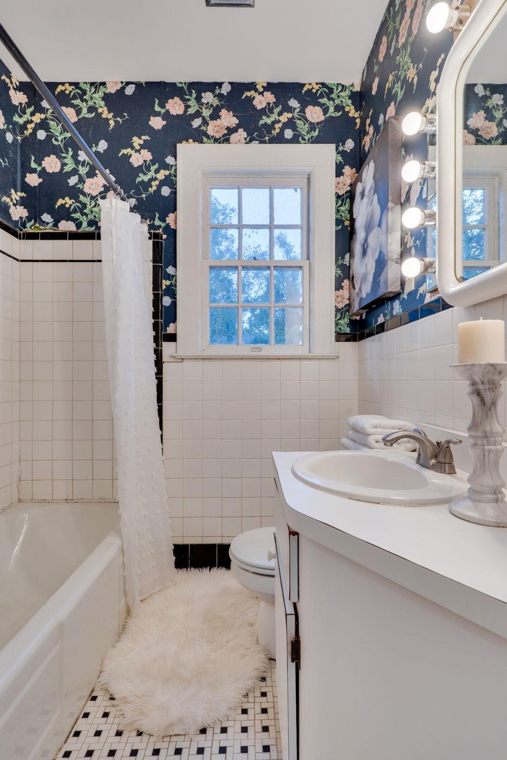 Tallahassee, Florida, 32301, United States, 4 Bedrooms Bedrooms, ,2 BathroomsBathrooms,Residential,For Sale,1971619