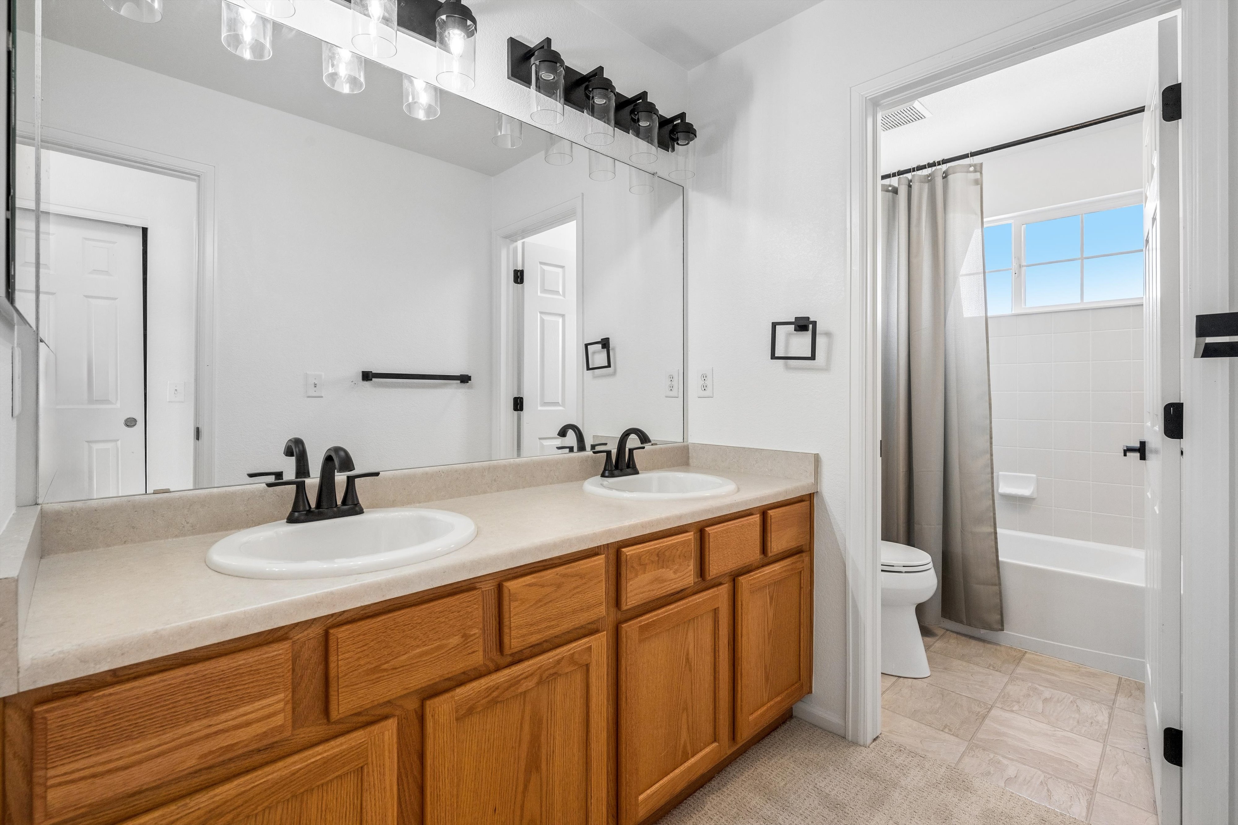  Updated 2 Story Home on the Fairway of Rocky Mountain National Golf Course - 物件實景