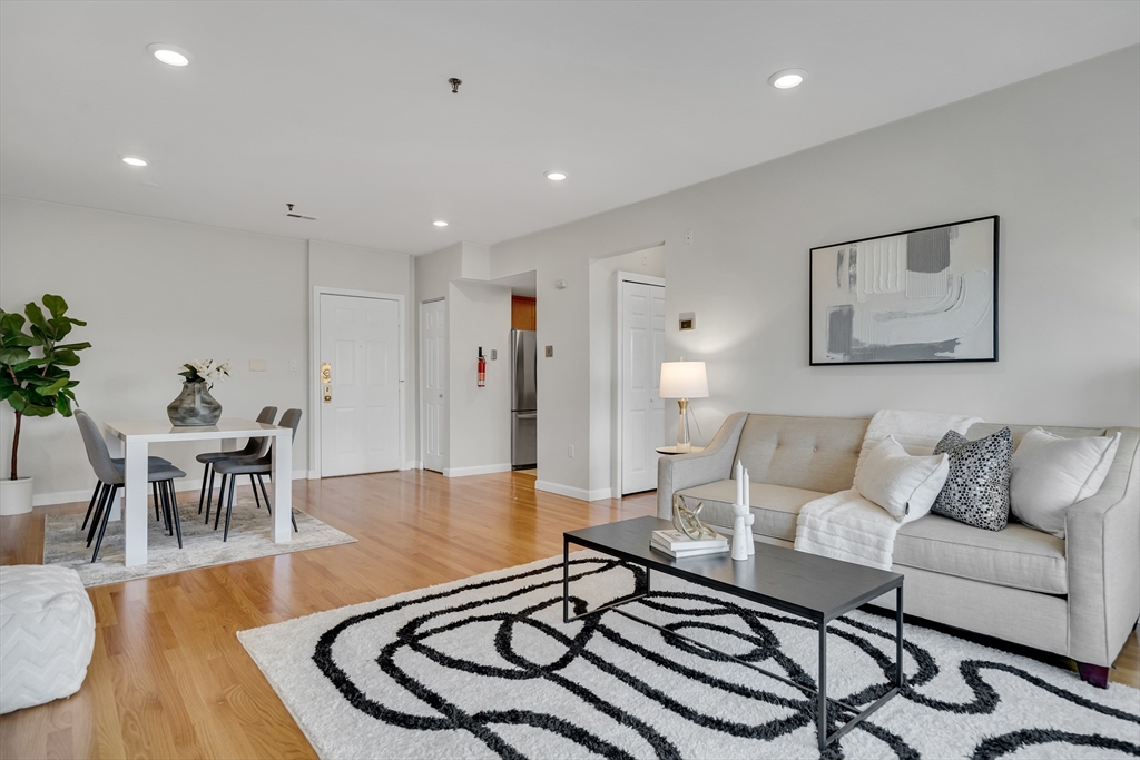 Cambridge, Massachusetts, 02140, United States, 2 Bedrooms Bedrooms, ,2 BathroomsBathrooms,Residential,For Sale,1939324