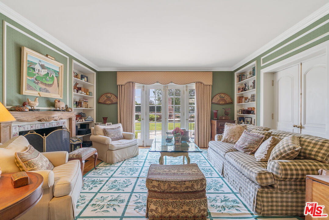 Los Angeles, California, 90004, United States, 6 Bedrooms Bedrooms, ,7 BathroomsBathrooms,Residential,For Sale,1907510