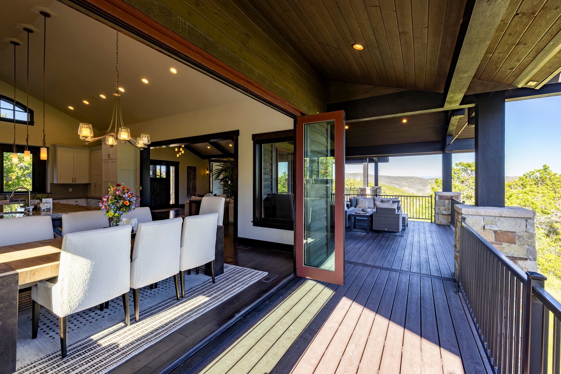  Views, Privacy and Main Level Living in a Gated Community - 物件實景