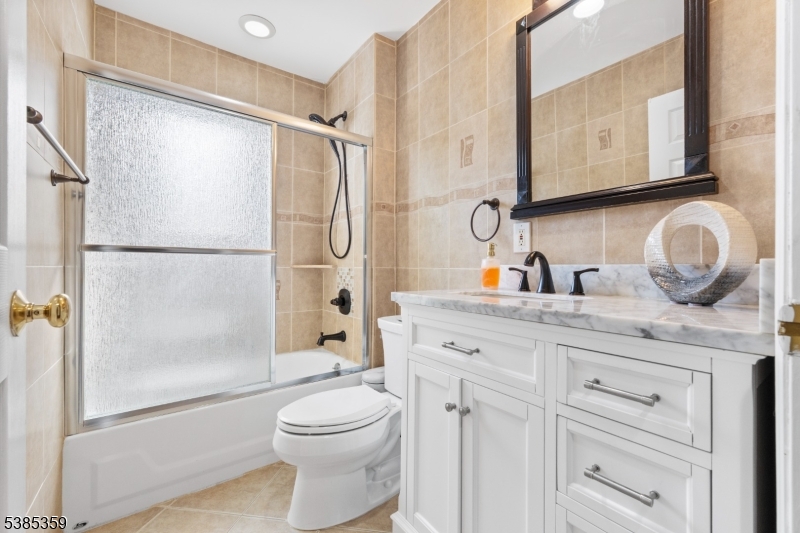 Wayne Twp., New Jersey, 07470, United States, 5 Bedrooms Bedrooms, ,3 BathroomsBathrooms,Residential,For Sale,1947958