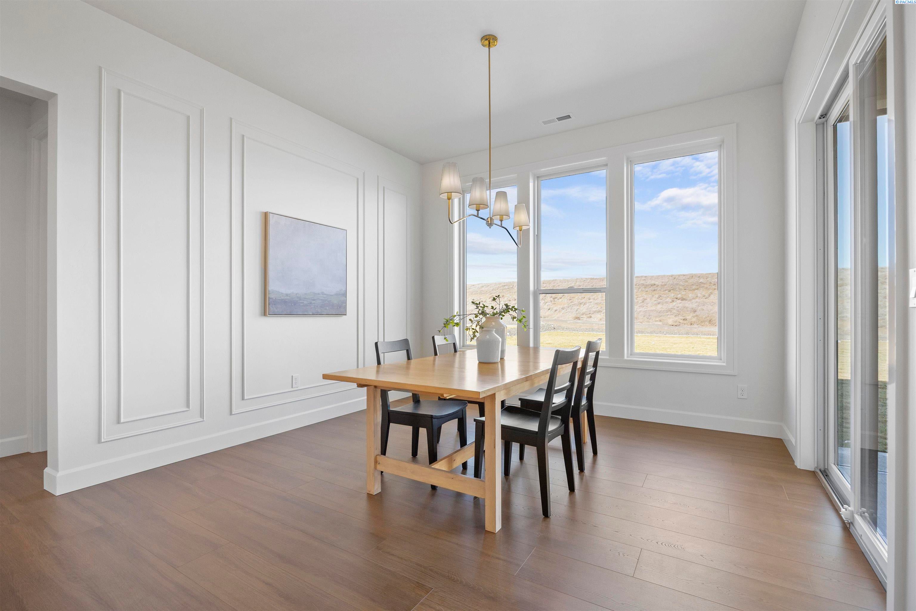 Richland, Washington, 99352, United States, 4 Bedrooms Bedrooms, ,3 BathroomsBathrooms,Residential,For Sale,2048138