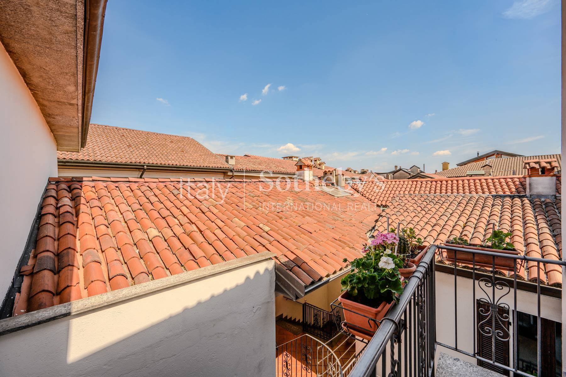  Charming Early 1900s Palazzo in prime lakefront position - 物件實景