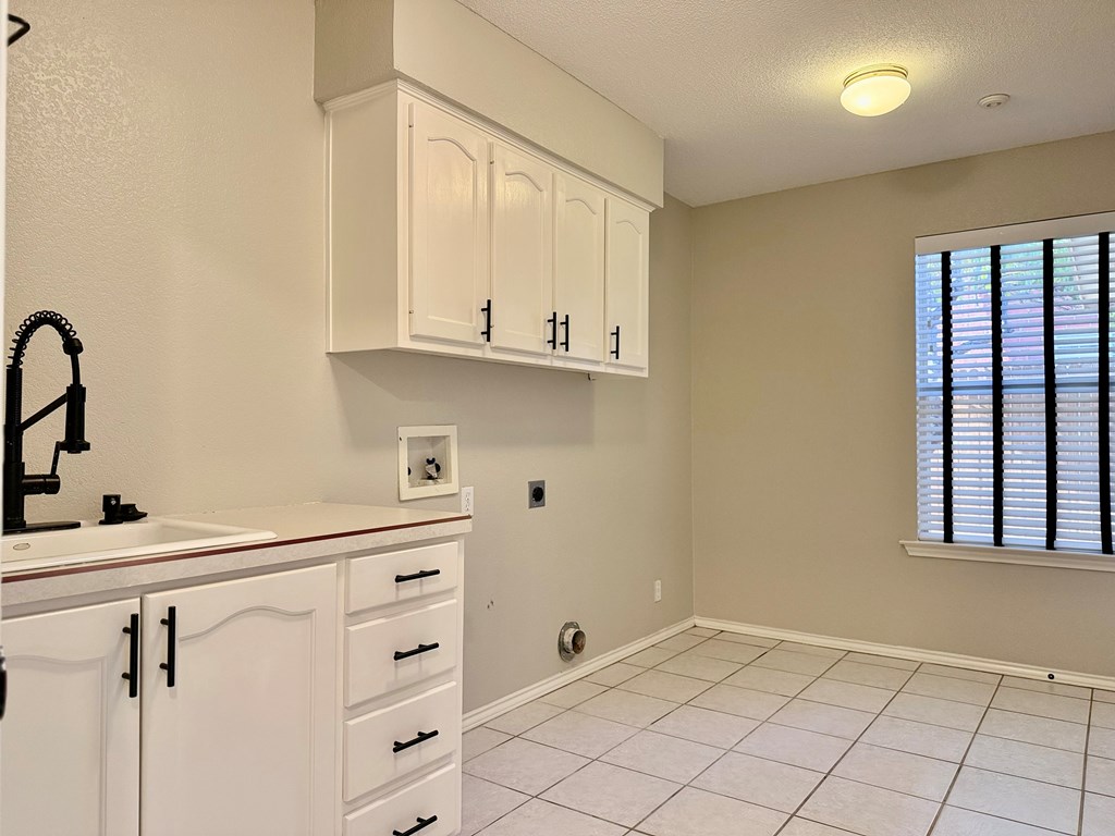 Midland, Texas, 79707, United States, 4 Bedrooms Bedrooms, ,3 BathroomsBathrooms,Residential,For Sale,1993878