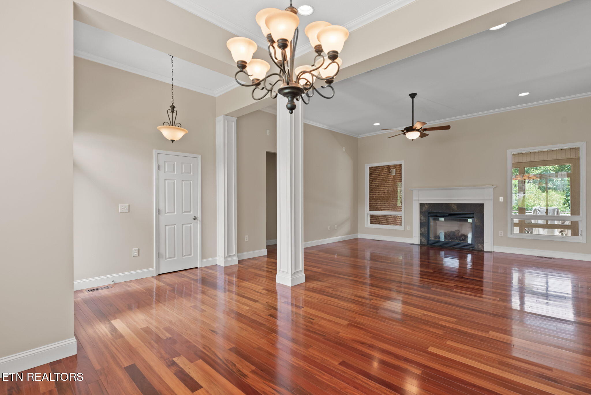 Kingston, Tennessee, 37763, United States, 3 Bedrooms Bedrooms, ,4 BathroomsBathrooms,Residential,For Sale,1885979