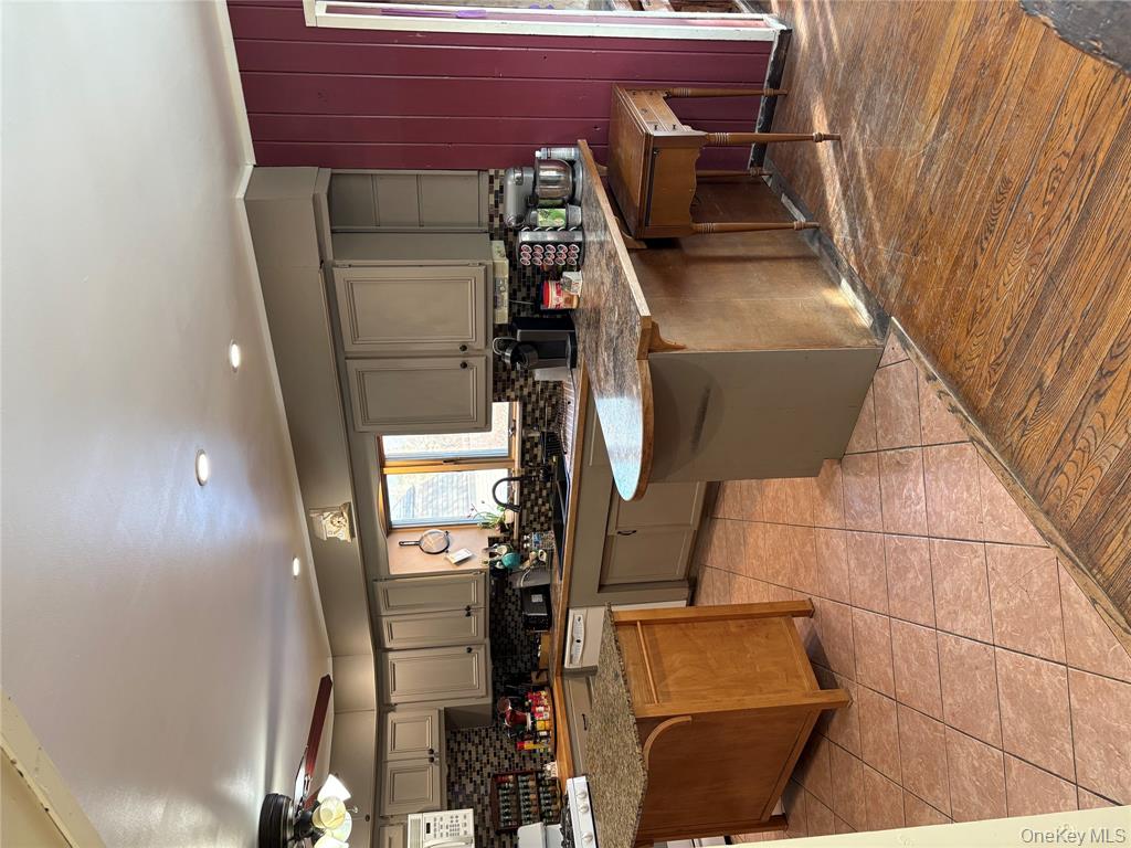 Riverhead, New York, 11901, United States, 3 Bedrooms Bedrooms, ,2 BathroomsBathrooms,Residential,For Sale,2005569