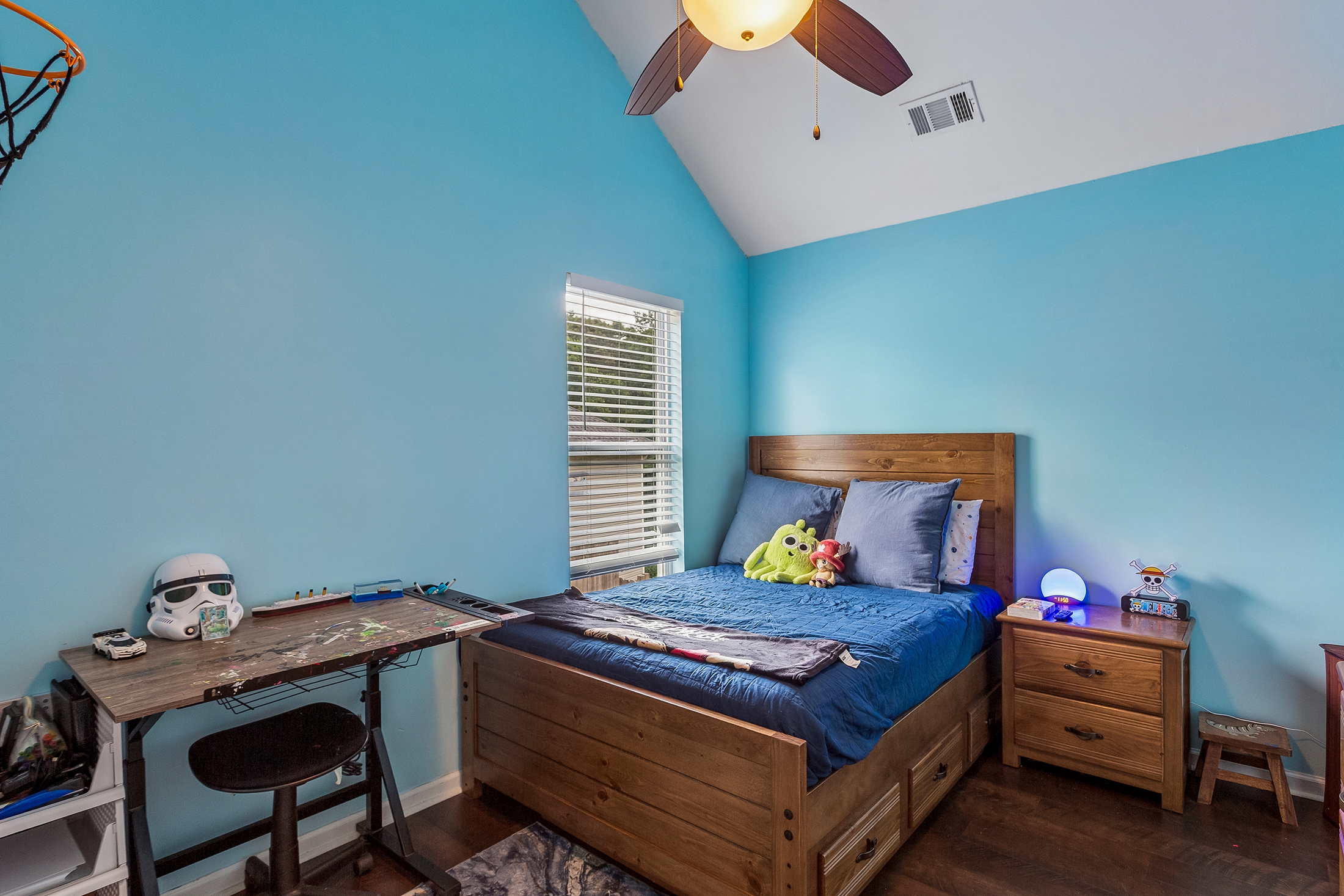  Beautifully Updated and Move-in Ready Four Bedroom Home - 物件實景