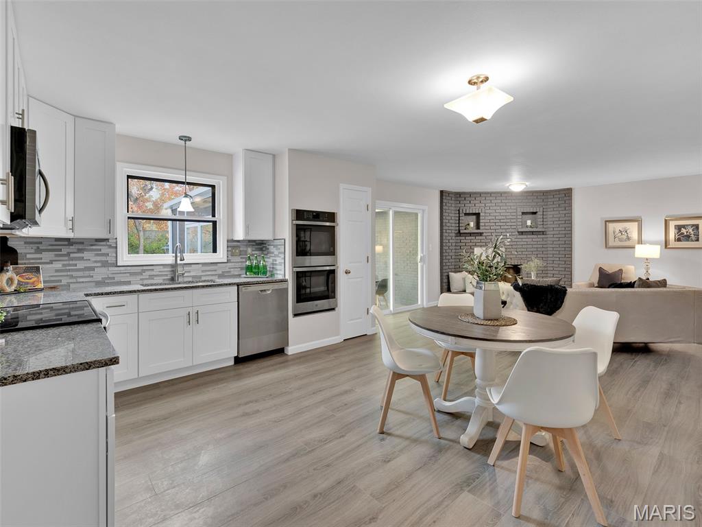 Ballwin, Missouri, 63011, United States, 5 Bedrooms Bedrooms, ,3 BathroomsBathrooms,Residential,For Sale,1992097