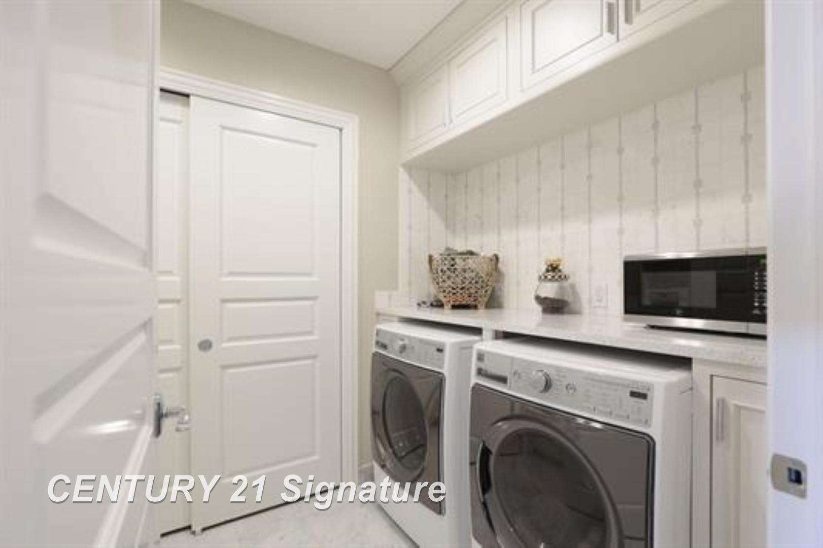 Midland, Michigan, 48640, United States, 2 Bedrooms Bedrooms, ,3 BathroomsBathrooms,Residential,For Sale,1937138