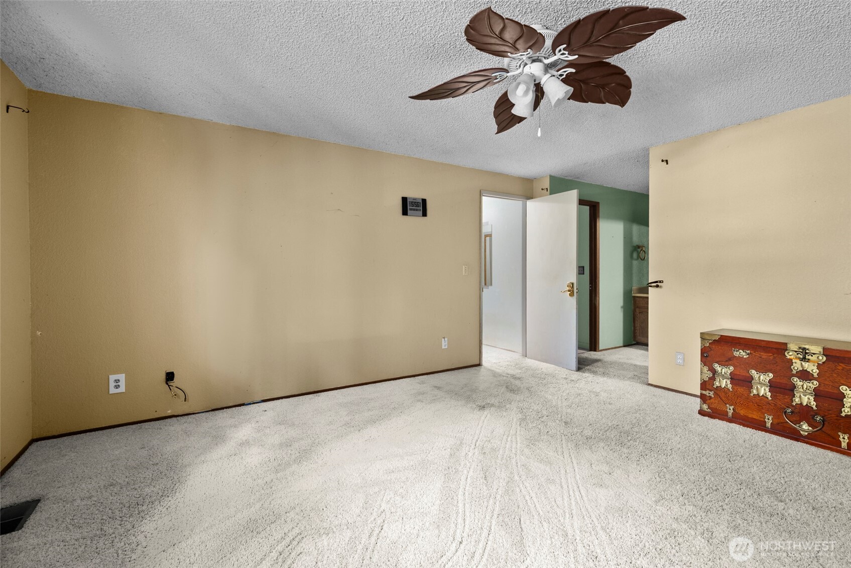 Oak Harbor, Washington, 98277, United States, 4 Bedrooms Bedrooms, ,3 BathroomsBathrooms,Residential,For Sale,1901658