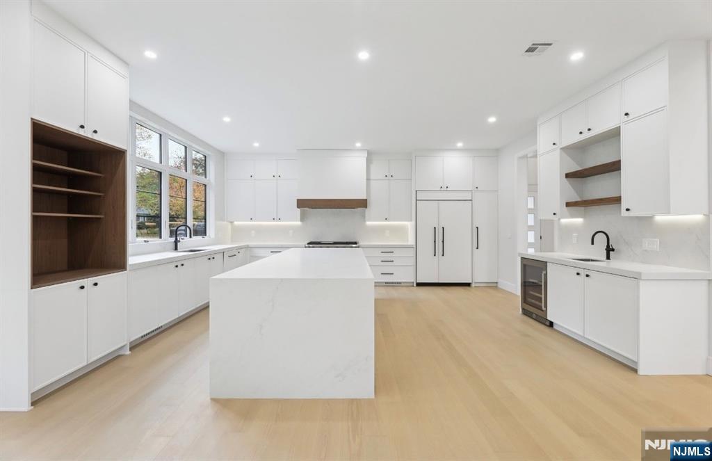 Haworth, New Jersey, 07641, United States, 6 Bedrooms Bedrooms, ,7 BathroomsBathrooms,Residential,For Sale,1989640