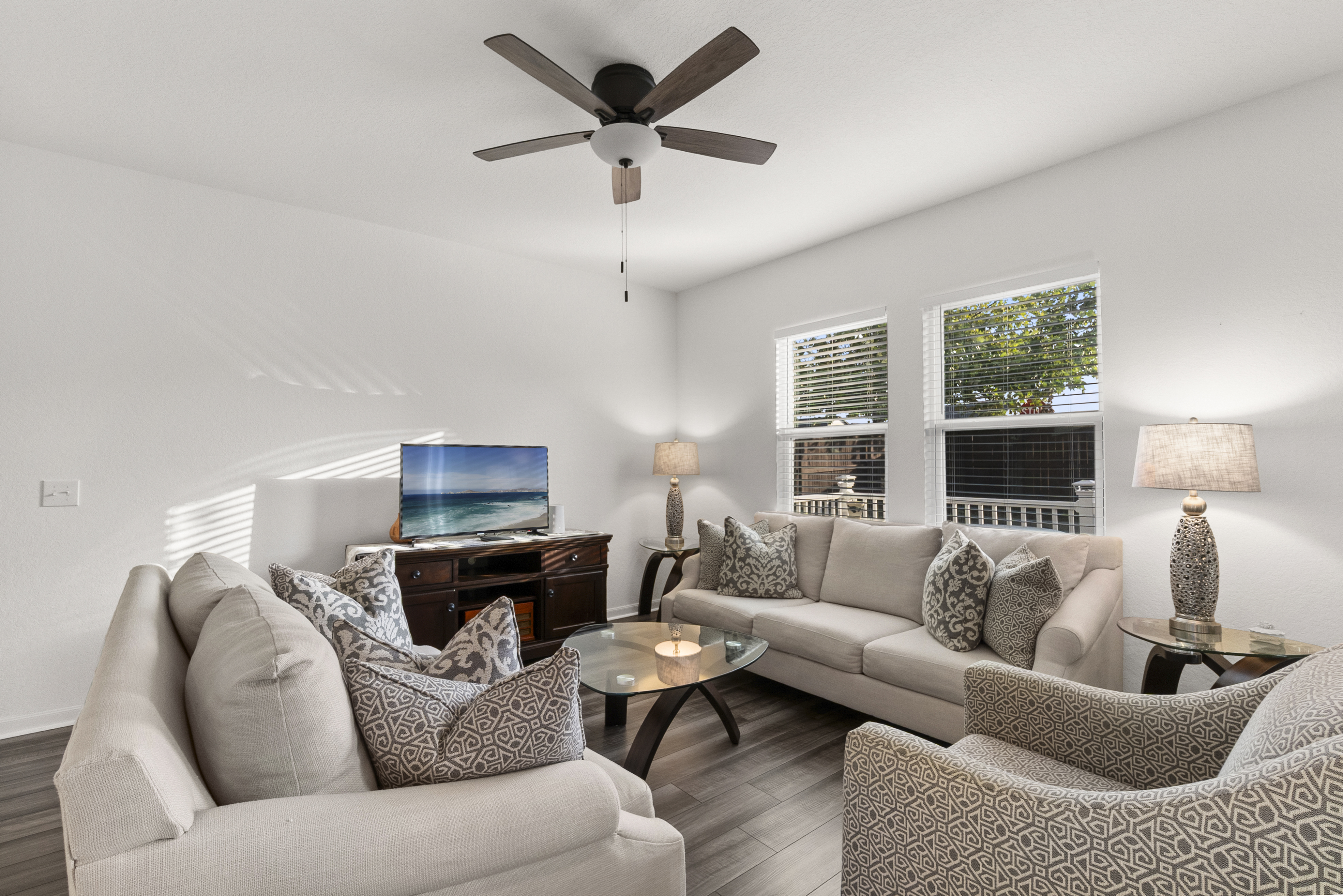  Spacious Living with Modern Upgrades - 物件實景