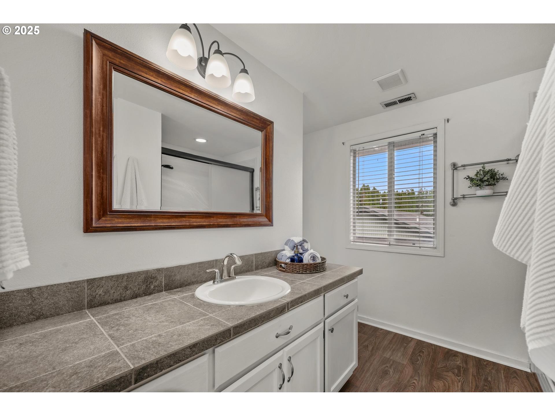 Hillsboro, Oregon, 97124, United States, 3 Bedrooms Bedrooms, ,2 BathroomsBathrooms,Residential,For Sale,1865919