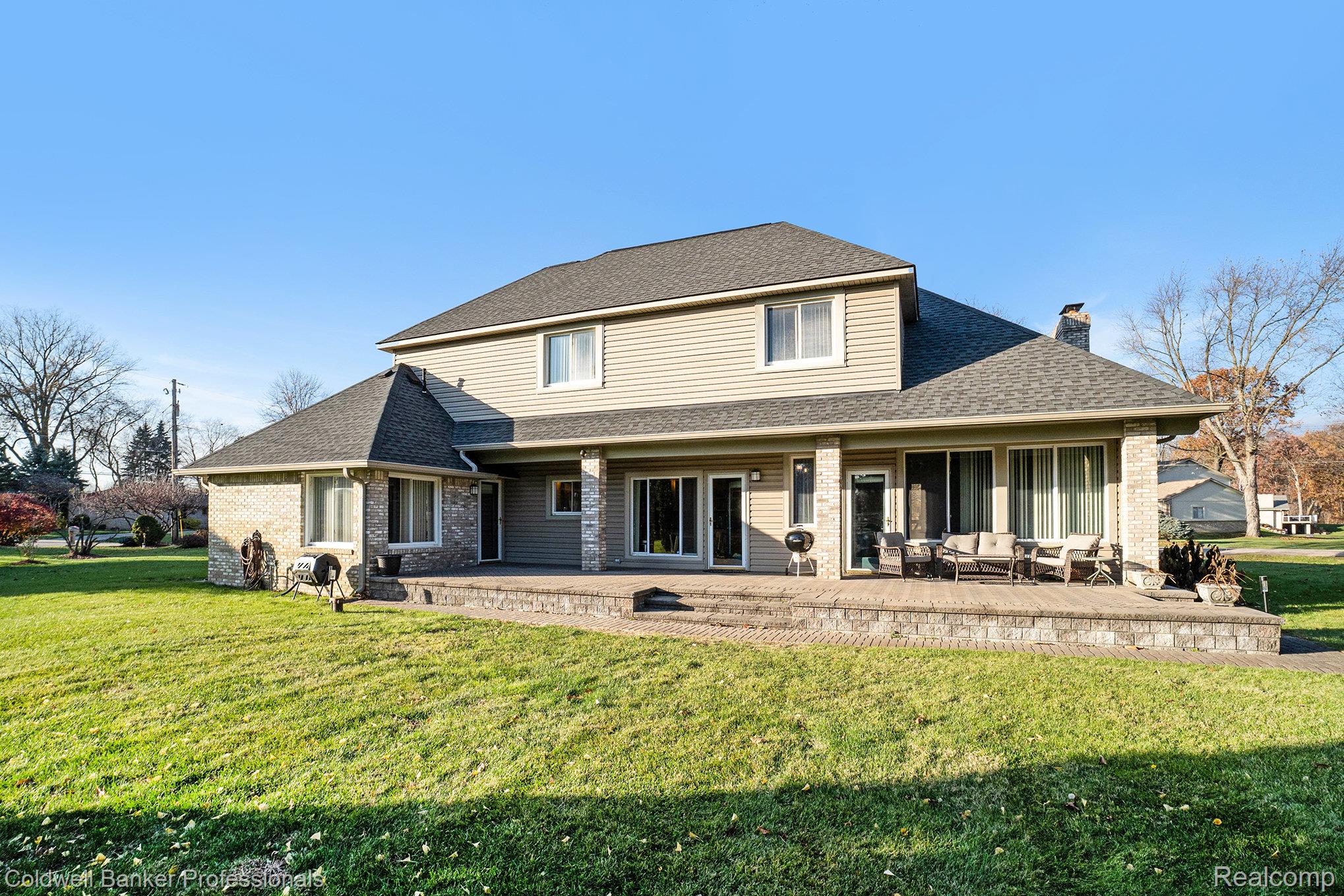 Highland, Michigan, 48356, United States, 4 Bedrooms Bedrooms, ,4 BathroomsBathrooms,Residential,For Sale,1994740