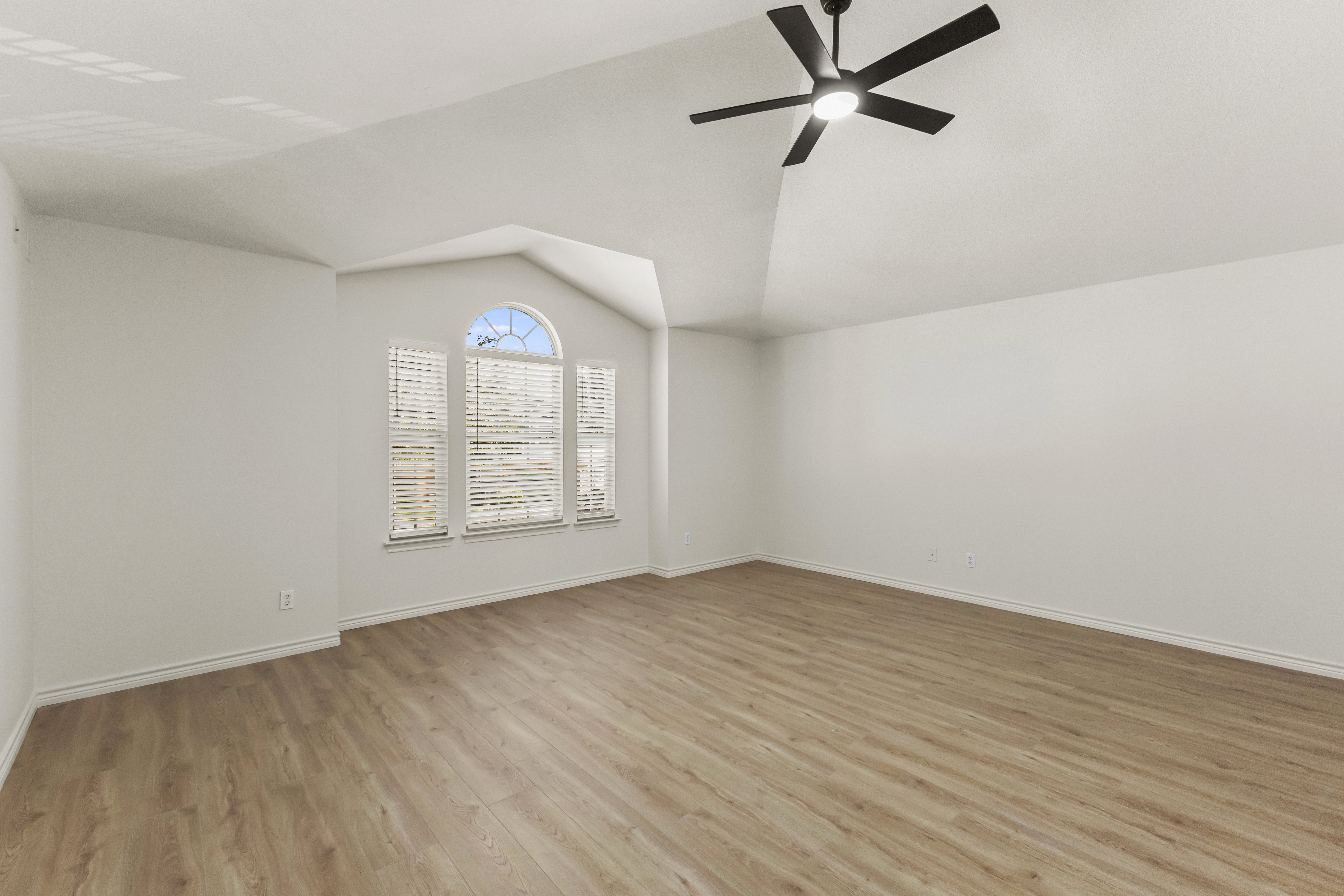  Thoughfully Renovated Home - 物件實景