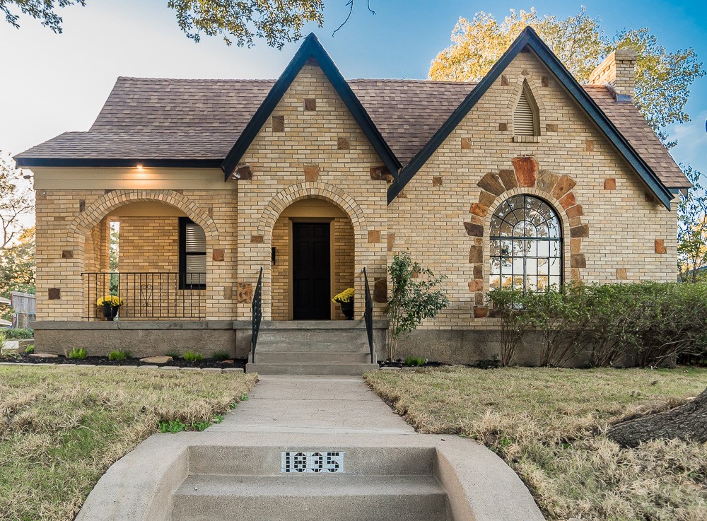 Dallas, Texas, 75203, United States, 2 Bedrooms Bedrooms, ,2 BathroomsBathrooms,Residential,For Sale,1993579