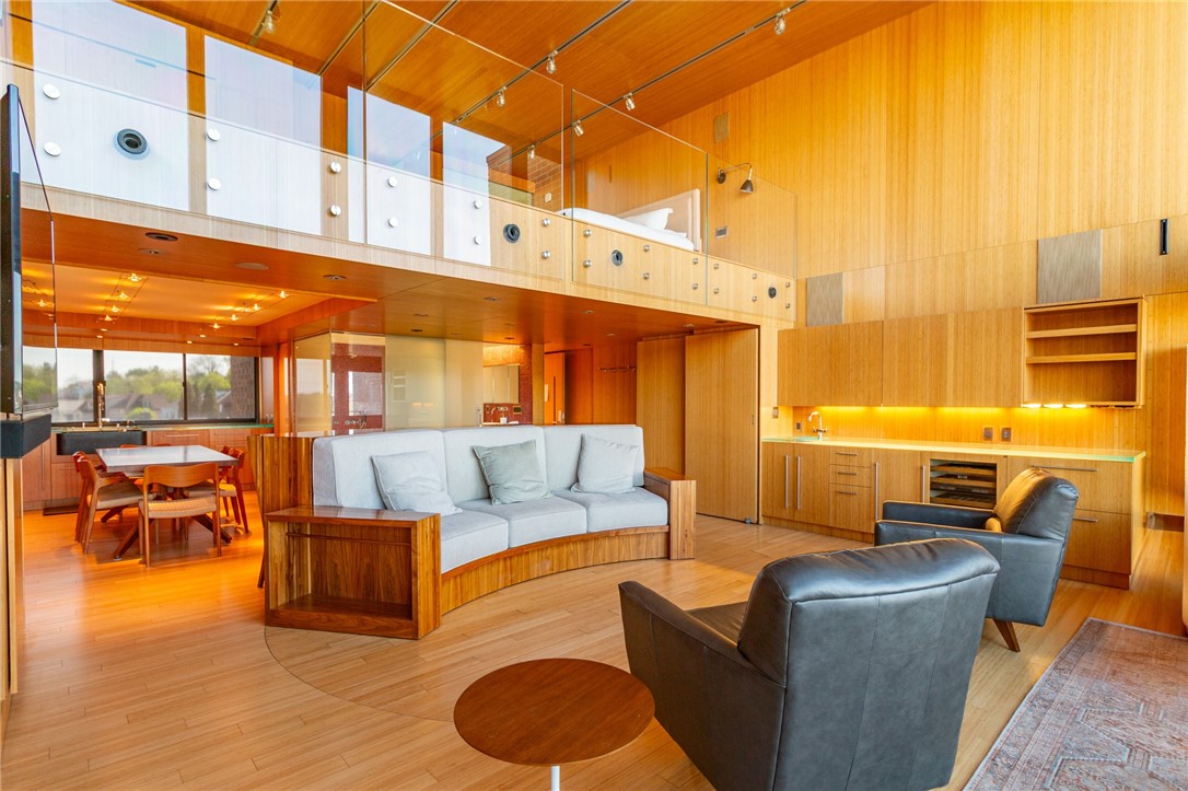 Pittsburgh, Pennsylvania, 15211, United States, 1 Bedroom Bedrooms, ,2 BathroomsBathrooms,Residential,For Sale,1981120