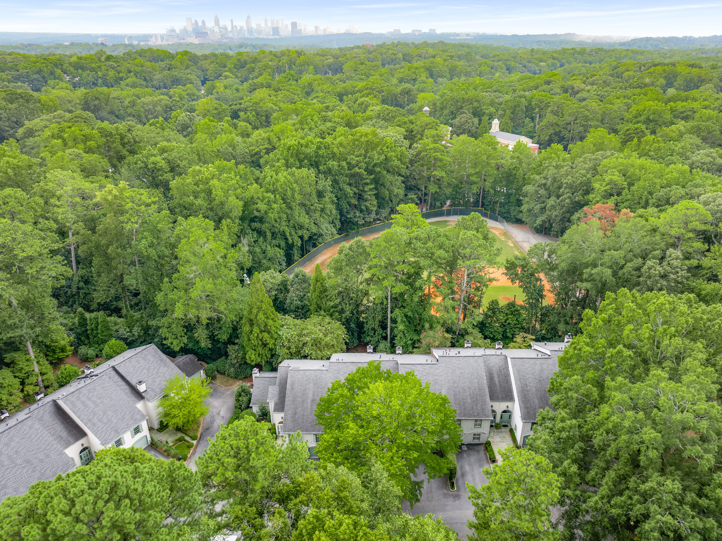  Meticulous Top to Bottom Renovation in Mooregate Square - 物件實景