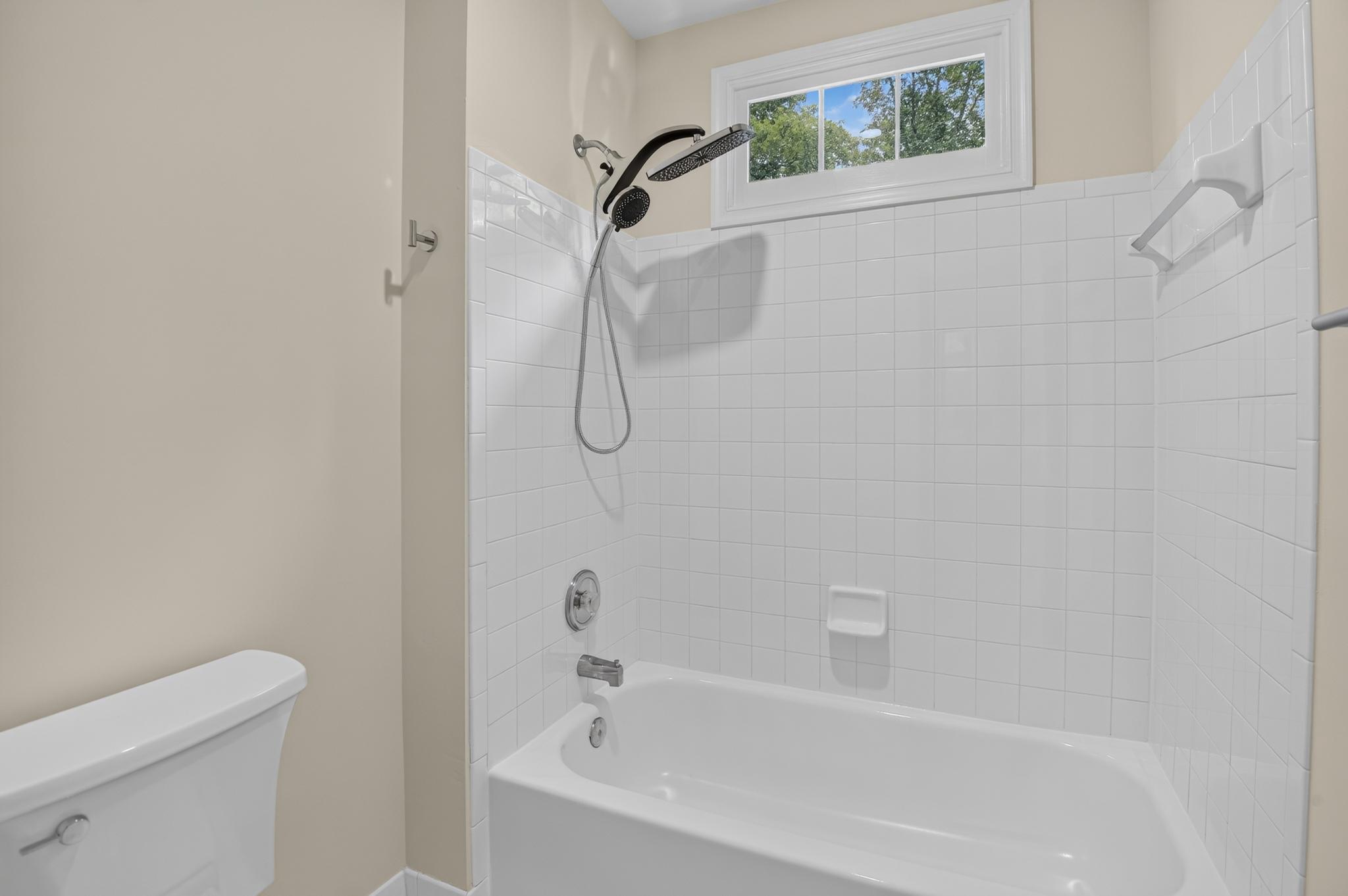  13621 Pine View Lane, Rockville, MD 20850 - 物件實景