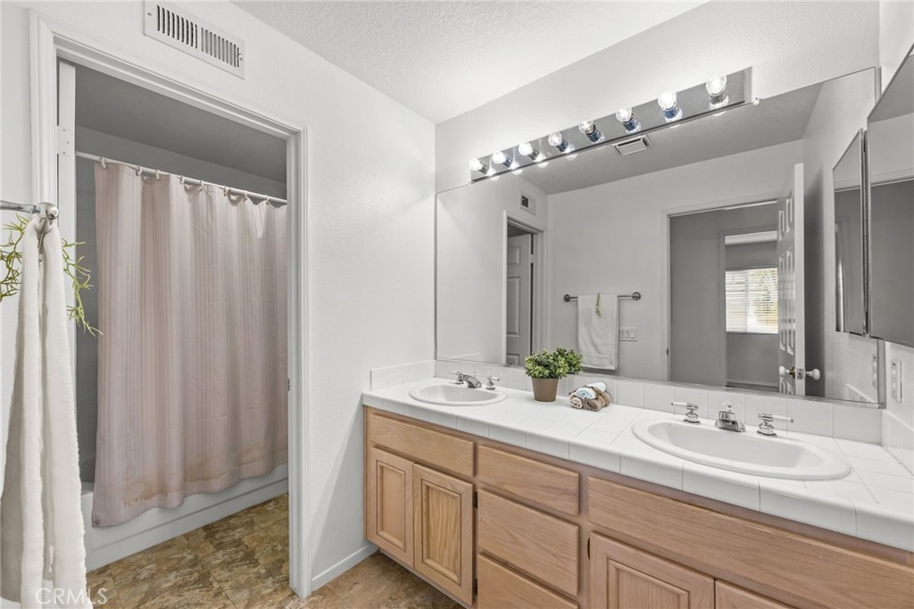 Lake Elsinore, California, 92532, United States, 4 Bedrooms Bedrooms, ,3 BathroomsBathrooms,Residential,For Sale,2048913