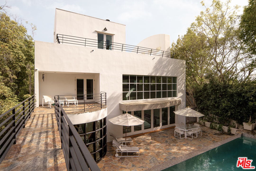Los Angeles, California, 90049, United States, 4 Bedrooms Bedrooms, ,5 BathroomsBathrooms,Residential,For Sale,1882752