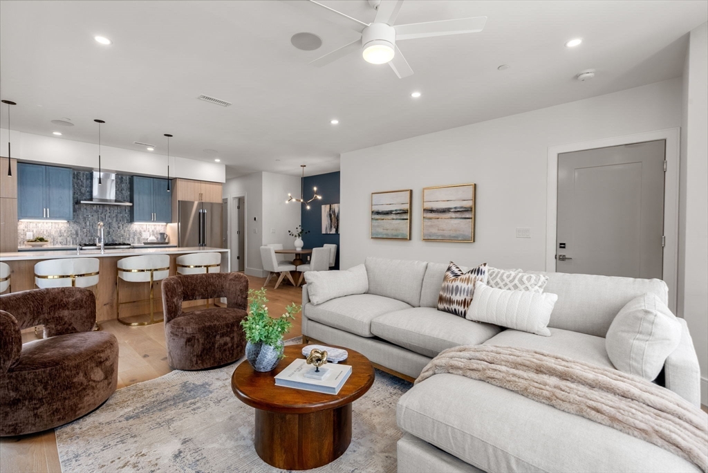 Boston, Massachusetts, 02127, United States, 2 Bedrooms Bedrooms, ,2 BathroomsBathrooms,Residential,For Sale,1951158