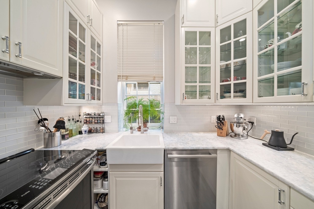 Brookline, Massachusetts, 02445, United States, 3 Bedrooms Bedrooms, ,2 BathroomsBathrooms,Residential,For Sale,1891424