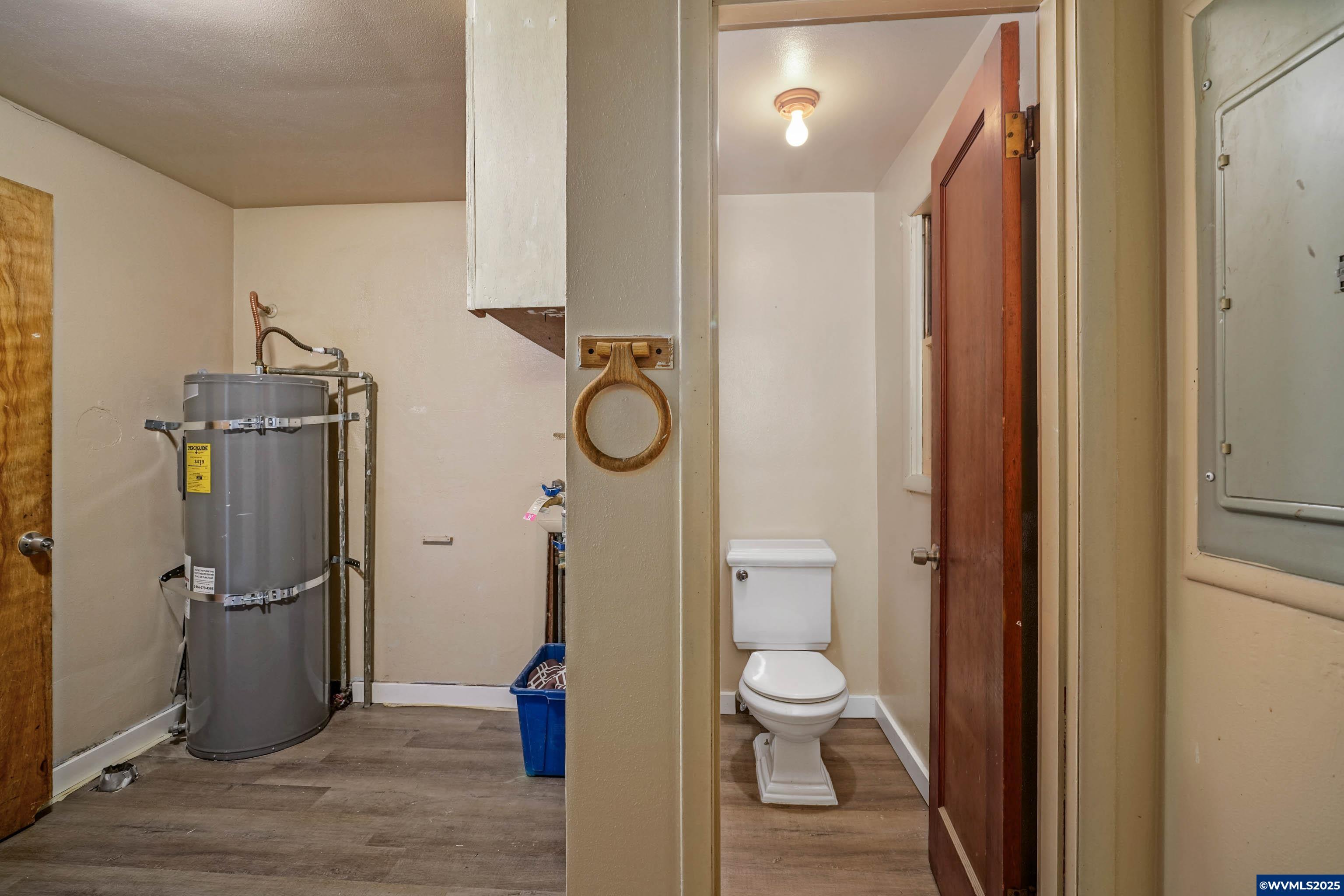 Salem, Oregon, 97301, United States, 5 Bedrooms Bedrooms, ,Residential,For Sale,1965590