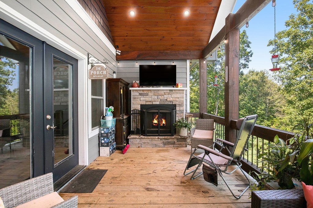 Blue Ridge, Georgia, 30513, United States, 4 Bedrooms Bedrooms, ,3 BathroomsBathrooms,Residential,For Sale,1919081