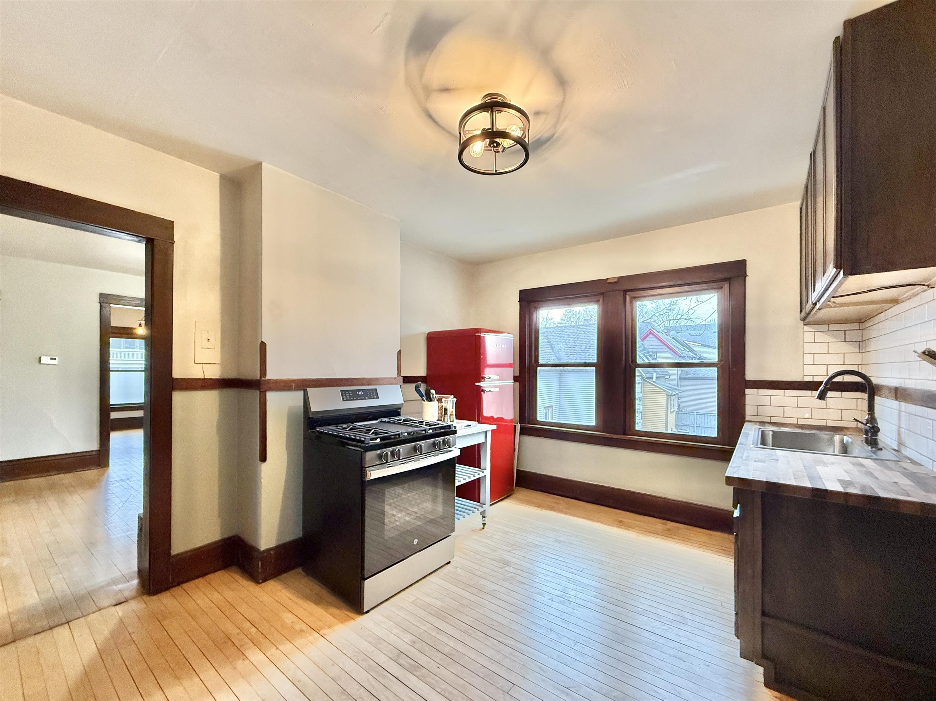 Madison, Wisconsin, 53703, United States, 5 Bedrooms Bedrooms, ,2 BathroomsBathrooms,Residential,For Sale,1979001