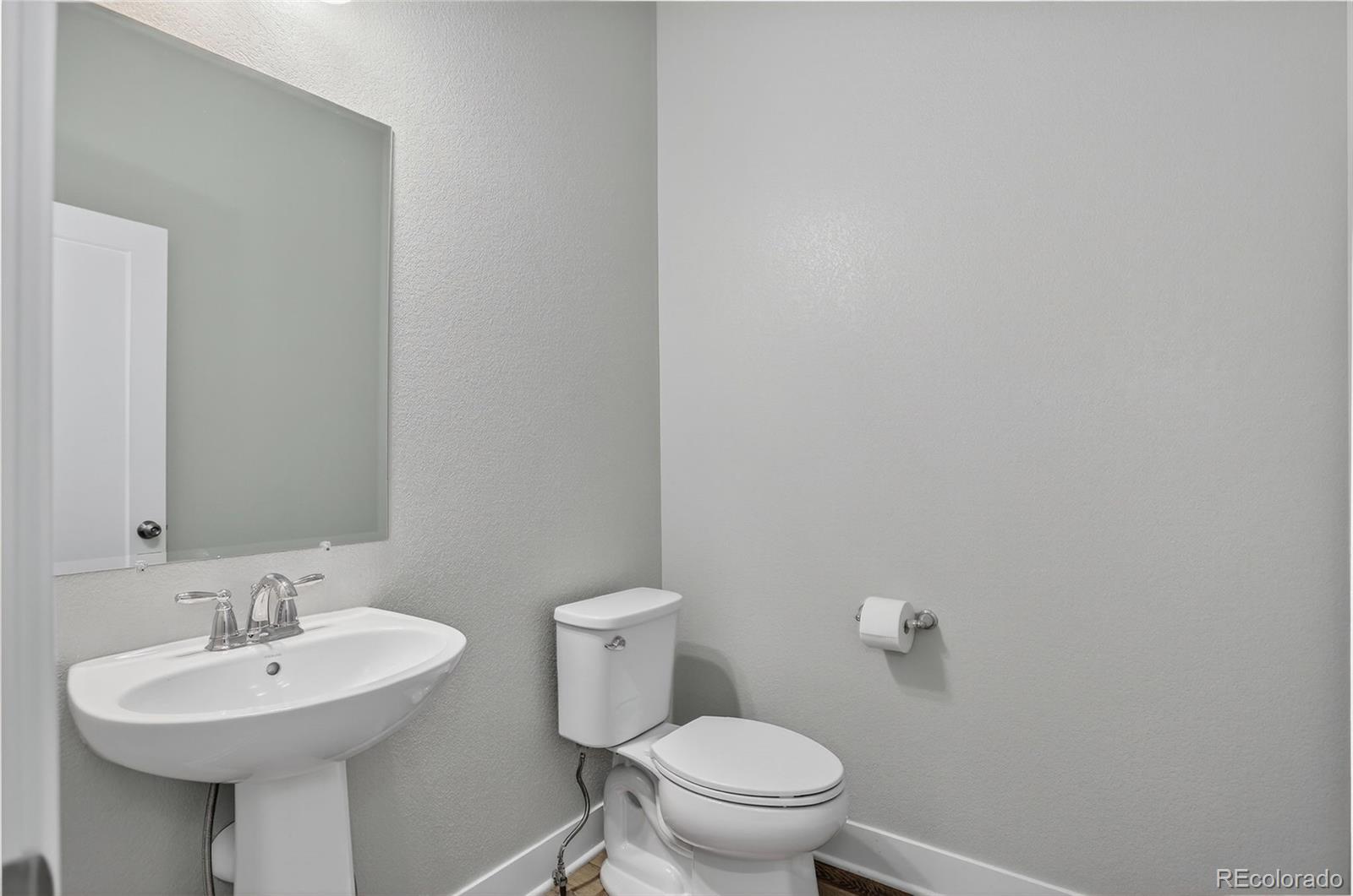 Aurora, Colorado, 80019, United States, 4 Bedrooms Bedrooms, ,3 BathroomsBathrooms,Residential,For Sale,1901325
