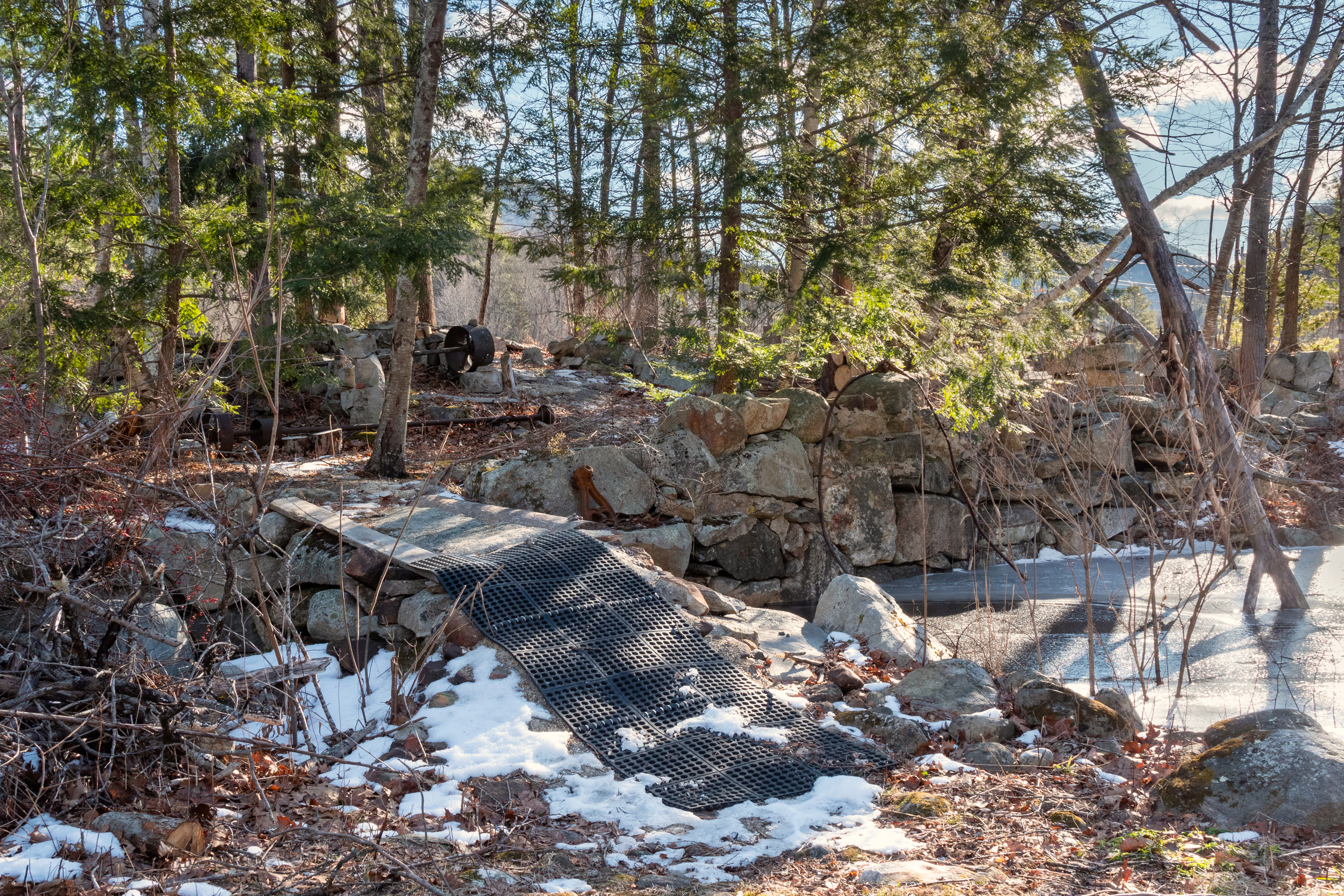  On the Wild and Scenic Farmington River, at the End of a Quiet Road, a House Ful - 物件實景