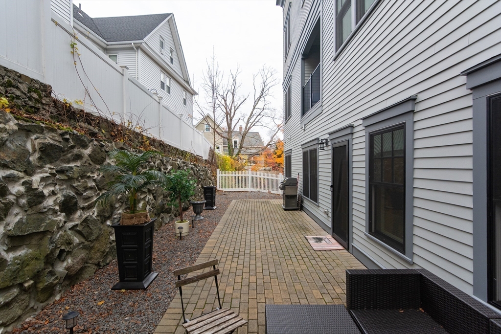 Winchester, Massachusetts, 01890, United States, 2 Bedrooms Bedrooms, ,2 BathroomsBathrooms,Residential,For Sale,1989425