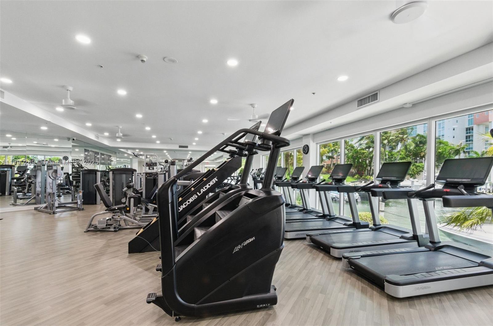 Aventura, Florida, 33180, United States, 3 Bedrooms Bedrooms, ,3 BathroomsBathrooms,Residential,For Sale,1961419