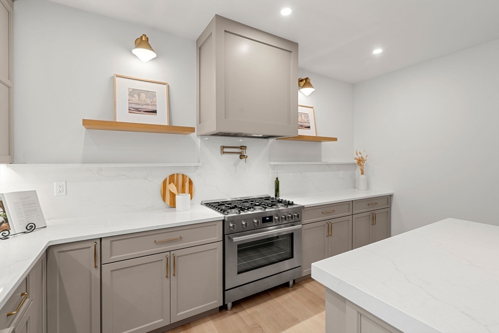 Reading, Massachusetts, 01867, United States, 4 Bedrooms Bedrooms, ,5 BathroomsBathrooms,Residential,For Sale,1988316