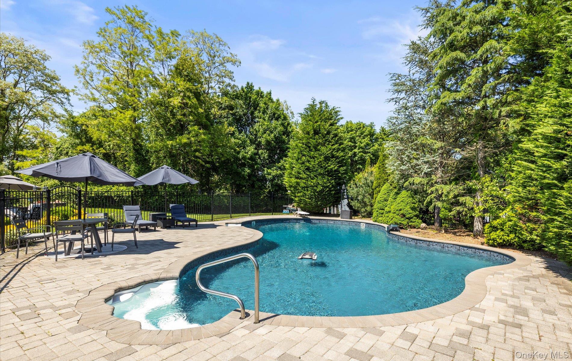 Huntington, New York, 11743, United States, 6 Bedrooms Bedrooms, ,4 BathroomsBathrooms,Residential,For Sale,1827761
