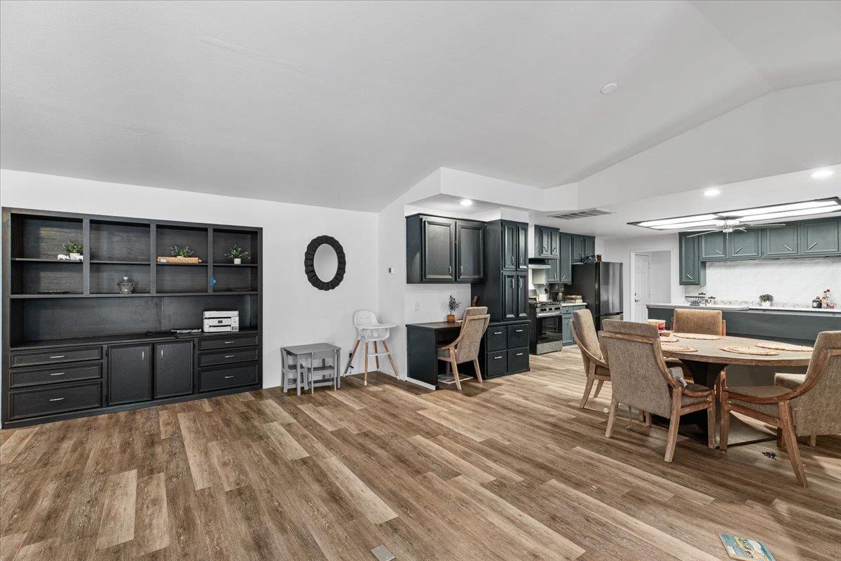 Escalon, California, 95320, United States, 6 Bedrooms Bedrooms, ,3 BathroomsBathrooms,Residential,For Sale,1977867