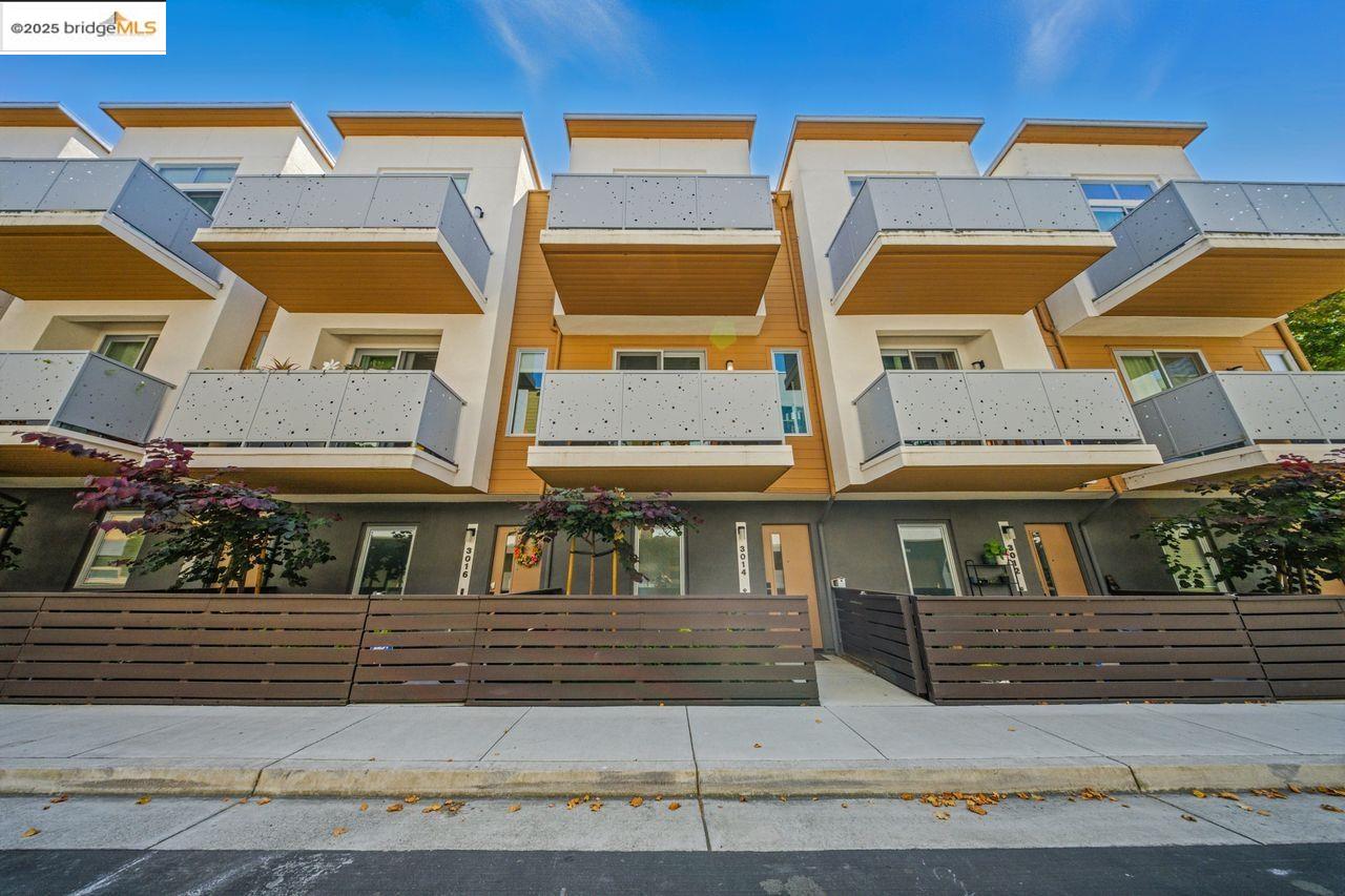 El Cerrito, California, 94530, United States, 3 Bedrooms Bedrooms, ,3 BathroomsBathrooms,Residential,For Sale,1942255