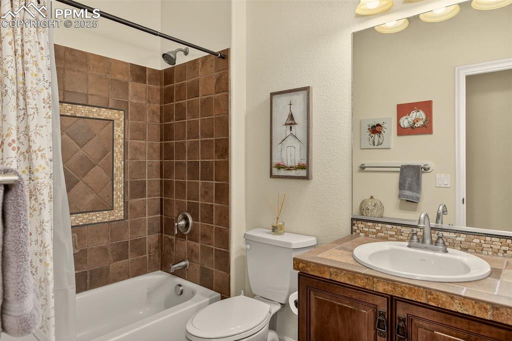 Colorado Springs, Colorado, 80927, United States, 6 Bedrooms Bedrooms, ,4 BathroomsBathrooms,Residential,For Sale,1986329