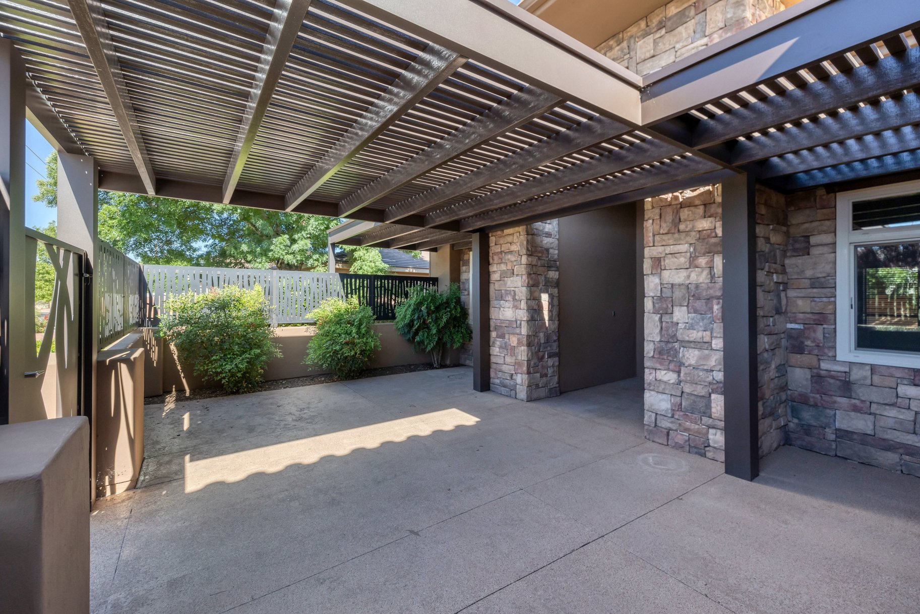  Indoor-Outdoor Living With Privacy, Space & Style In Washington Fields - 物件實景